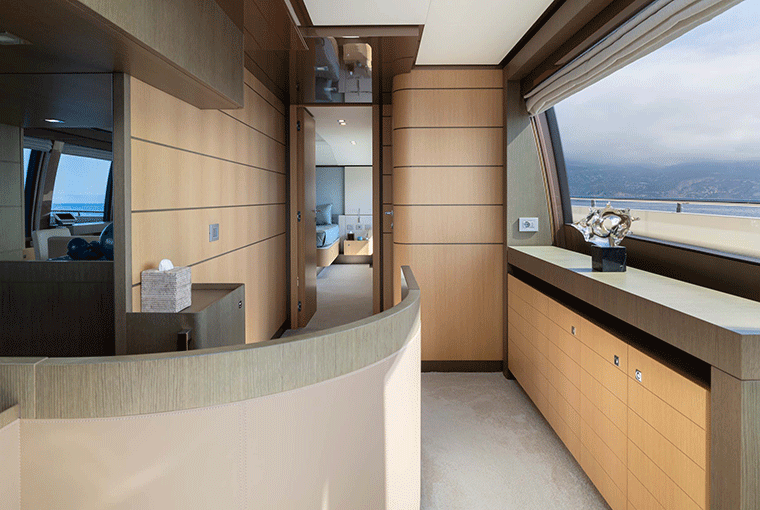 Ferretti Yachts 960